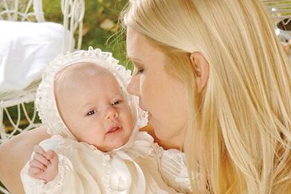 Nació en abril de 2008, por parto natural. El día de su bautismo, con Valeria, su mamá, que en más de una ocasión declaró lo contenta que la hizo tener una hija mujer.