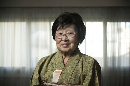 Nació en Buenos Aires en 1931. Su papá, como muchos otros inmigrantes japoneses, tenía una tintorería en el centro. Su idea era trabajar unos años y volver a Asia. Pero la Segunda Guerra Mundial alteró los planes familiares