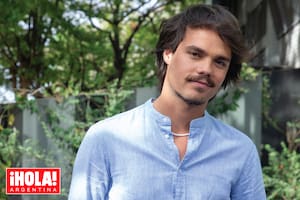 Nació en San Isidro, fue al colegio Pilgrims y es el menor de tres hermanos. Cuando tenía 3 años y medio, perdió a su papá, Guillermo, un reconocido arquitecto que más tarde trabajó para Adidas y Taylor Made, y del que heredó el amor por la camiseta de River y del SIC. “Soy muy deportista, juego al fútbol y me encanta el golf, el tenis, el paddle. Me hace bien a la cabeza”, dice Toti.