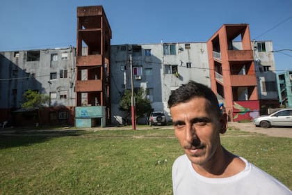 El primer trabajo en blanco de Acuña fue en una mueblería