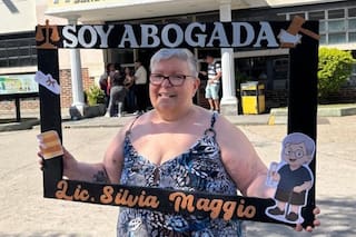 Tiene 72 años y terminó su tercera carrera universitaria: “Me rebelé contra la pobreza; el estudio fue mi salvación”