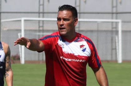 Nacional de Paraguay, el último club de Gamboa como entrenador, en 2019; "El fútbol argentino es el más histérico que conozco", analiza, a los 50 años