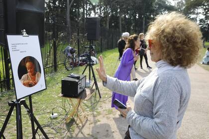 "Nada se repite en la vida, ni ayer, ni hoy, ni mañana", cita a María Fux una suerte de lápida en el Rosedal