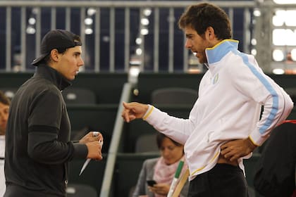 Nadal y Del Potro en Sevilla, antes de la final de la Copa Davis 2011 entre España y la Argentina, ganada por los europeos. 