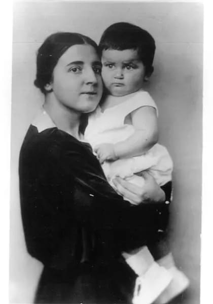 Nadezhda Serguéievna Alliluyeva, la madre de Svetlana, fue la segunda esposa de Iósif Stalin