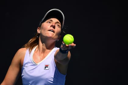 La argentina Nadia Podoroska se despidió, en el mismo día, en la competencia individual y de dobles en el Australian Open. 