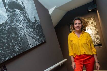 Nadia Bellani, autora de estas cúpulas parisinas con la técnica de puntilleo.