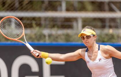 Nadia Podoroska estuvo por debajo de su mejor nivel y cayó con holgura ante la 15 del mundo