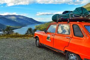 Dejaron todo para cumplir su sueño: viajar de Ushuaia hasta Alaska a bordo de un Renault 6
