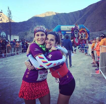 Nadia y su amiga Danu cuando participaron de la carrera Raid de los Andes en el norte argentino.