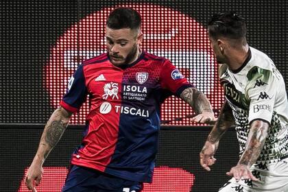 Nahitan Nandez, jugador del Cagliari, fue acusado de violencia doméstica por su expareja