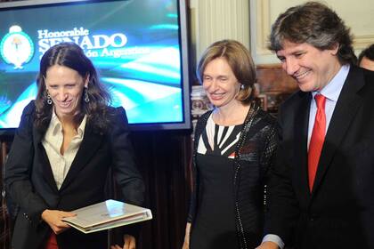 Nahón, junto a las autoridades del Senado, antes de viajar a Washington