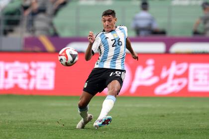 Nahuel Molina jugará vs. Indonesia porque no está Gonzalo Montiel, lesionado en la previa de la gira