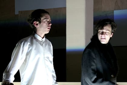 Nahuel Pérez Biscayart junto a Luciano Suardi en una escena de Los mansos, mágica propuesta teatral de Alejandro Tantanian de 2005, por la cual el actor de El jockey ganó un Premio María Guerrero