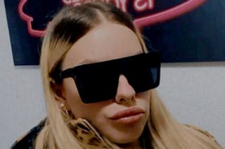 La caída de Nai, la “viuda negra” de la “sonrisa grande” y la botella de aperitivo en la mano