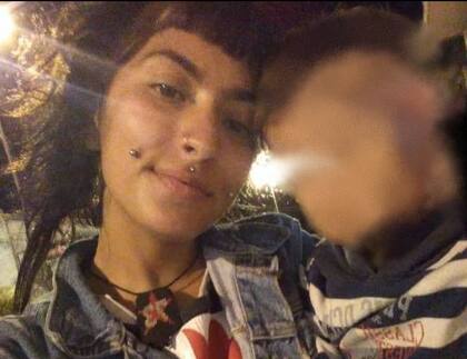 Naiara Durán se encuentra viajando como mochilera desde octubre de 2020 junto con su hijo de dos años