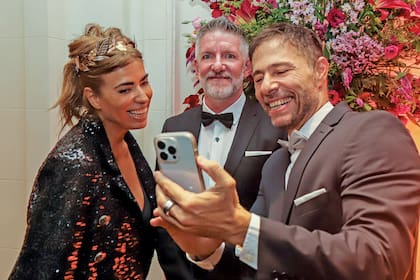 Naná Gallardo con Luis Novaresio y Braulio Bauab.