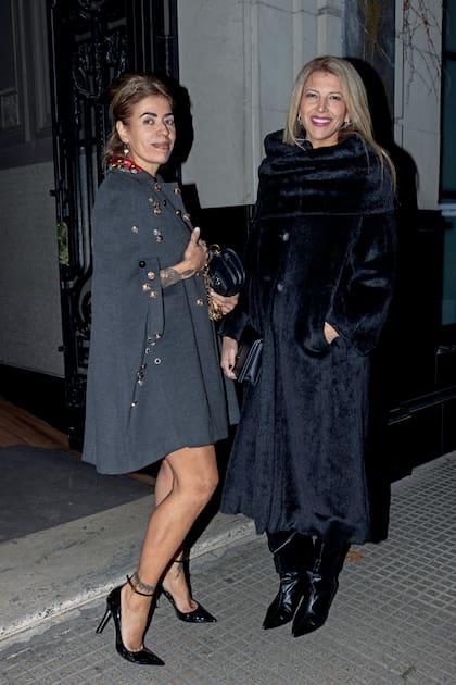 Naná Gallardo
(viuda de
Rogelio
Polesello) dijo
presente junto
a la galerista
Mariana
Mancini.
