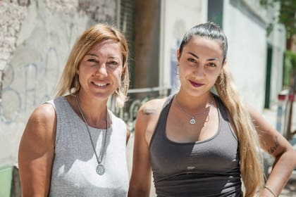 Nancy Boccicardi y su hija viven en un segundo piso sobre la calle Del Tigre, arriba de la estación de bicicletas que fue removida; viven a la vuelta de la Comisaría Vecinal 4B y, aún así, fueron testigos de intentos de robo y daños en el puesto