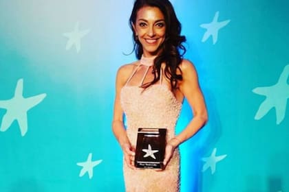 Nancy, con su premio Estrella de Mar en 2019, cuando fue galardonada como mejor actriz de comedia por la obra Chorros