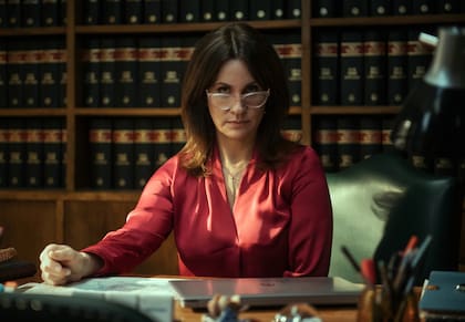 Nancy Dupláa como Roberta Candia, la fiscal encargada de investigar el crimen de Badajoz