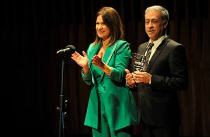 Nancy Dupláa, en el escenario de los premios Cóndor de Plata