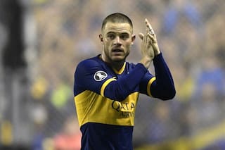 Contraste. De la emotiva despedida a Nandez al silencioso adiós de Benedetto