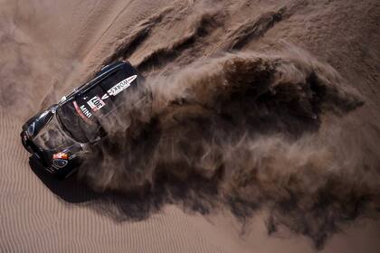 Nani Roma y Alexandre Haro Bravo, de España, en la sexta etapa del Dakar 2019 entre Arequipa y San Juan de Marcona, Perú