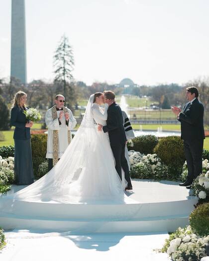 Naomi Biden contrajo matrimonio con Peter Neal en el jardín sur de la Casa Blanca