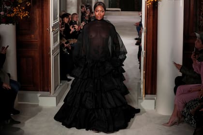 Naomi Campbell volvió para Valentino Couture