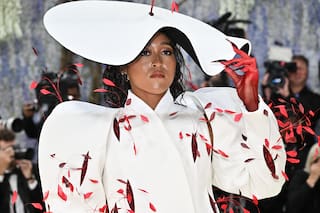Naomi Osaka recuerda su llamativo atuendo de la Met Gala en el Grand Slam de la moda