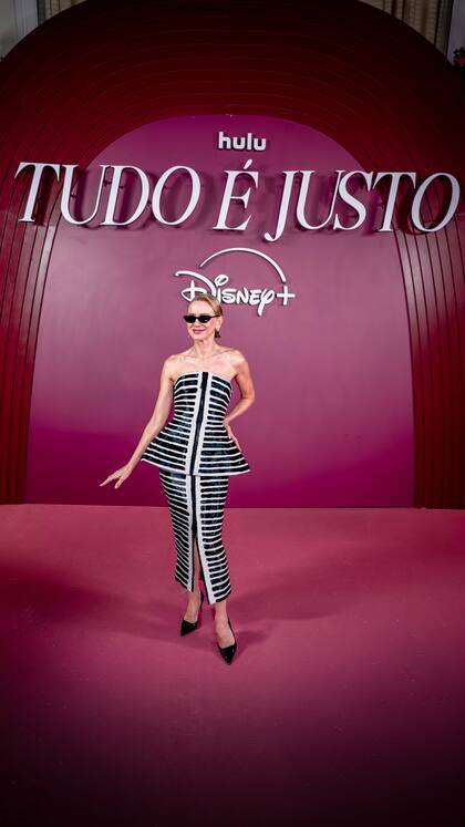 Naomi Watts tampoco es nueva en el mundo de Ryan Murphy: integró el elenco de Feud: Capote vs. The Swans y de la miniserie Vigilante, y será Jackie Kennedy en la nueva serie antológica American Love Story