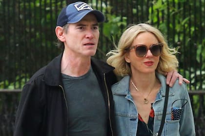 Naomi Watts y su novio, el actor Billy Crudup, pasearon muy sonrientes por las calles de Nueva York sin pensar en los paparazzi