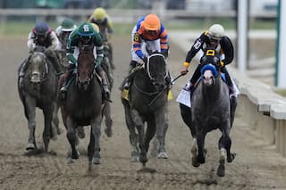 Napoleon Solo supera a Iron Honor por uno y cuarto cuerpos y gana el Preakness en Laurel Park