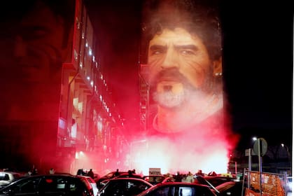Días tristes en Nápoles por la muerte de Maradona