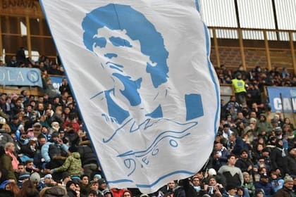 Nápoles sigue con demostraciones de cariño a Diego Maradona.