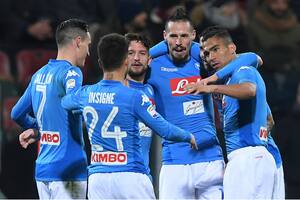 Napoli goleó a Cagliari y se mantiene como único líder de la Serie A