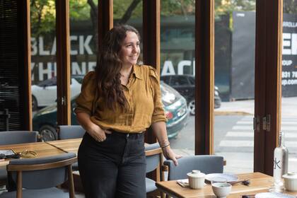 Narada Lepes, una de las dueñas, tuvo la iniciativa de sumar el karaoke para recrear ese ambiente lúdico japonés.