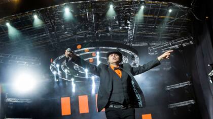 Naranja y negro: Ciro en Vélez, en el comienzo de sus tres horas de show