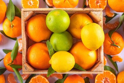Naranjas, limones, mandarinas frutas cítricos