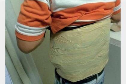 Otro de los métodos más usados es adherirse los estupefacientes al torso