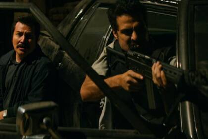 Narcos cuenta la historia de los carteles de droga en Colombia.