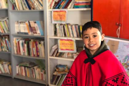 Nasa empezó este año la primaria en la Escuela Hogar Nro 307 Horacio R. Ruiz, unicada en Lipetrén Grande, a 40 kilómetros de su casa