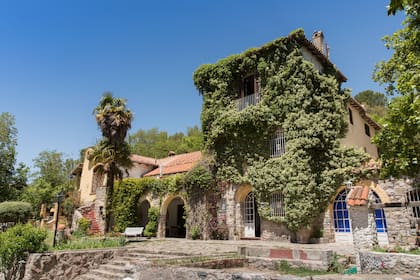 Naso Prado, una de las casa diseñadas por el arquitecto León Dourge a principios del siglo XX, es hoy La Fonda de Cruz Chica.