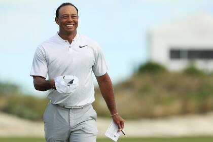 Tiger Woods, contento después de otra vuelta promisoria en Bahamas