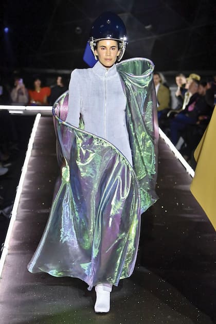 Natacha desfiló para Pierre
Cardin en la última Semana de la Moda de París. “Firmé contrato para su nueva campaña
de ropa y de anteojos y para desfilar en las semanas
de la moda de México, Nueva York y Pekín. Todavía
no lo puedo creer”, dice.