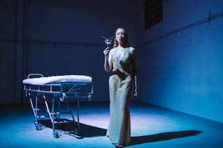 Trabaja con grasa de su propio cuerpo que le extrajeron para reparar las lesiones que le hizo su padre