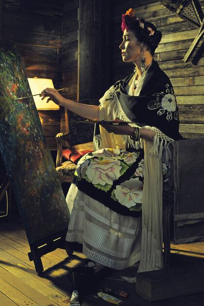 Con un estilismo temático, que incluyó una falda original que perteneció a la artista plástica mexicana, posó emulando a su referente