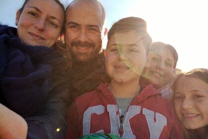 Natali, Daniel, Bautista, Isabella y Martina Alarcón, sin contagios tras dos años de pandemia