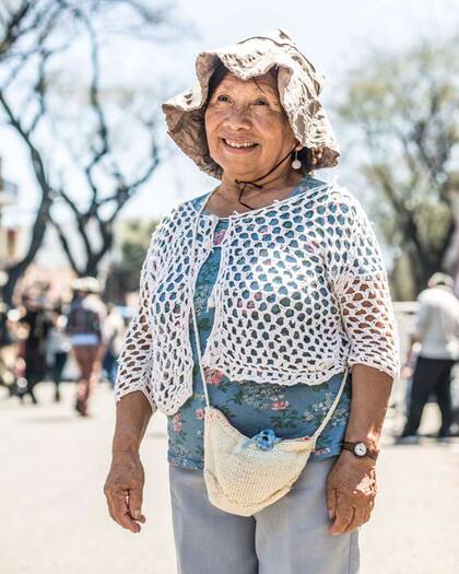 Natalia (55) Profesión: Empleada. Lo que más disfruta del folclore argentino: “Las chacareras”.